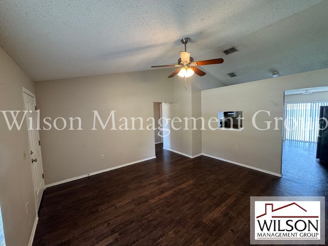 10039 Massey St - Photo 2 of 17