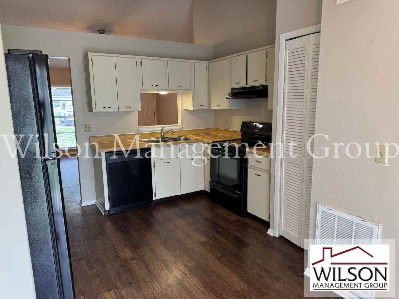 10039 Massey St - Photo 4 of 17