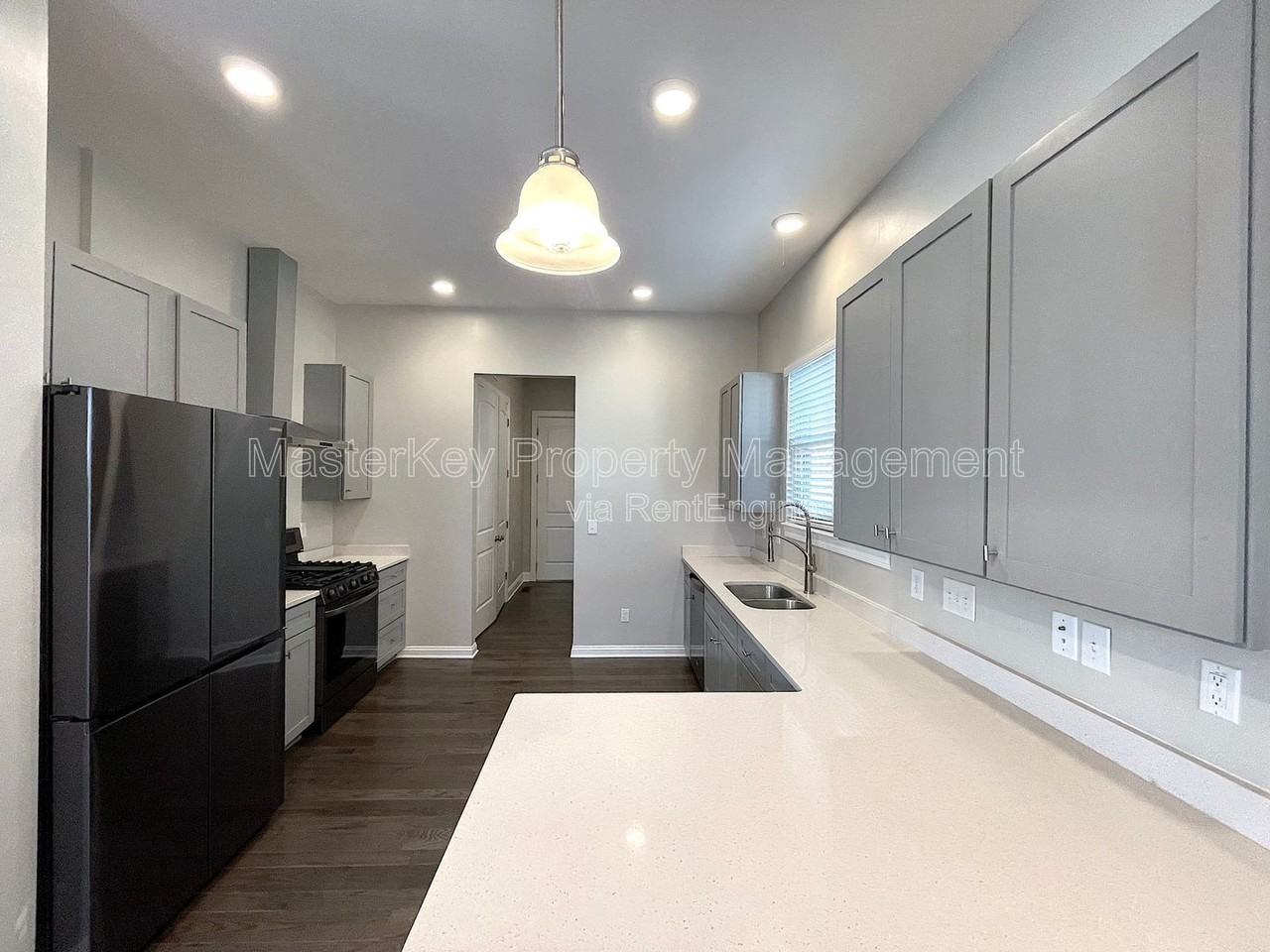 929 Ramseur St - Photo 4 of 19