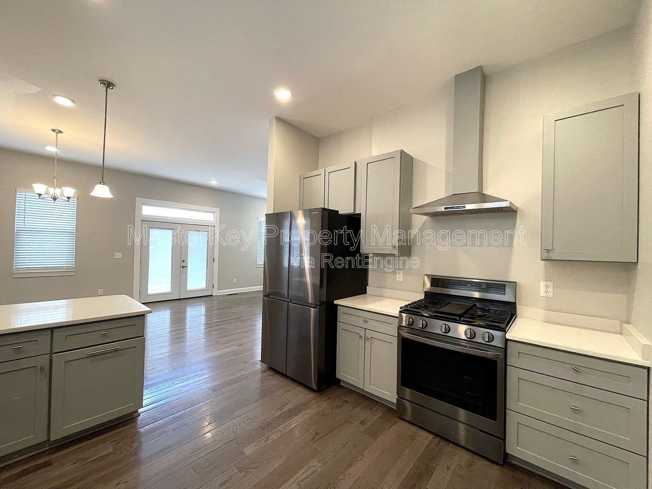 929 Ramseur St - Photo 6 of 19