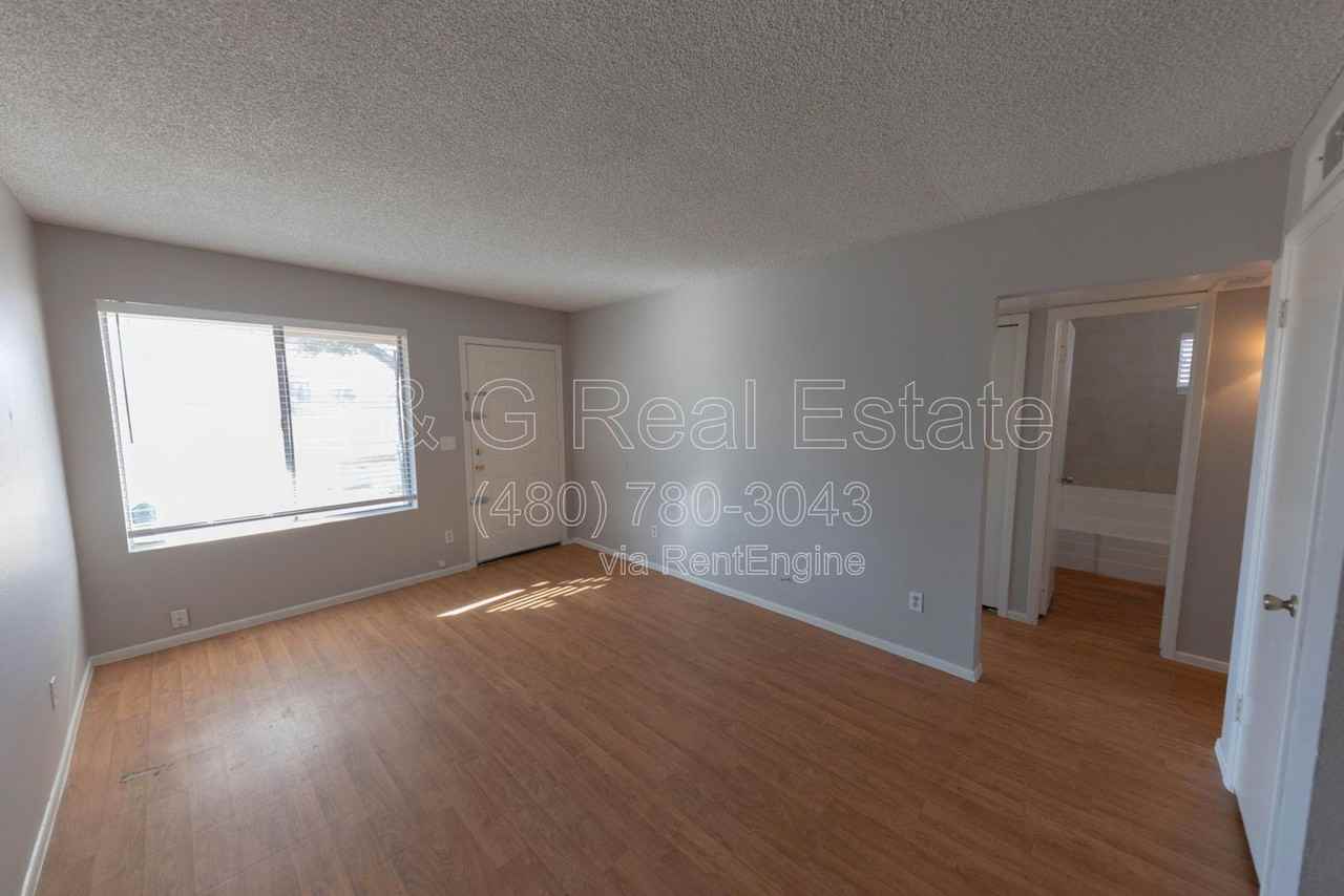 563 N Cherry - Photo 2 of 10