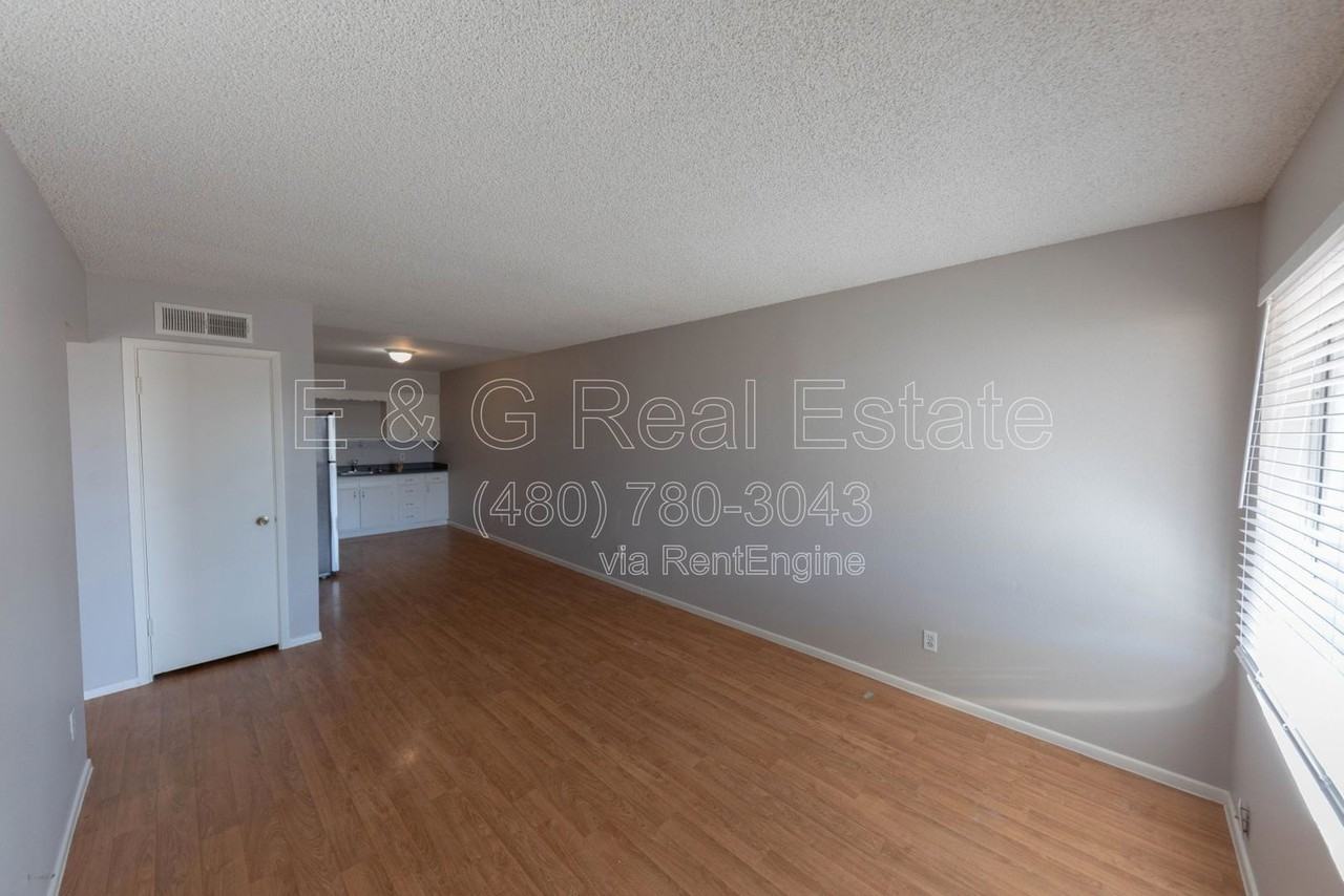 563 N Cherry - Photo 3 of 10