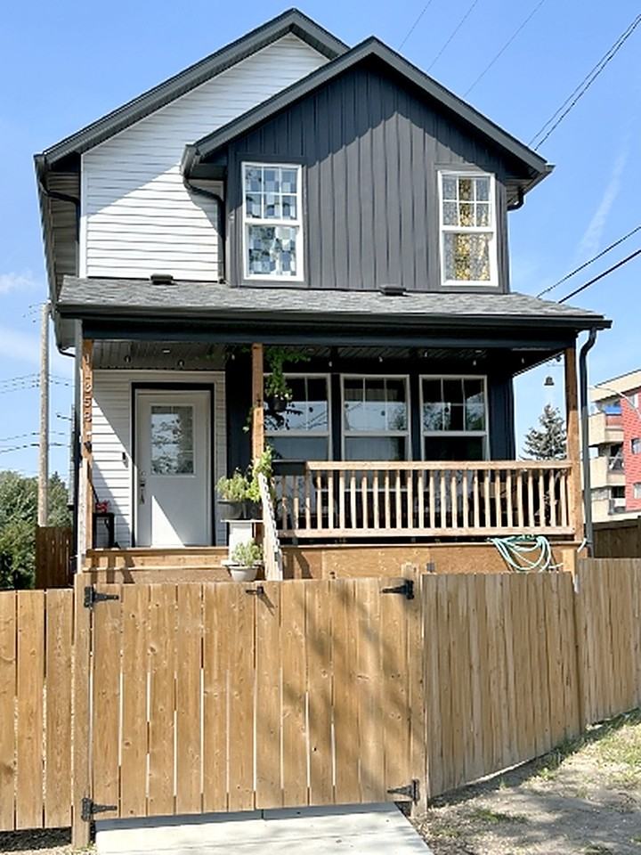 SF236 | 1 MONTH FREE | Spacious 3 Bedroom Basement Suite – Highlands - Photo 2 of 43