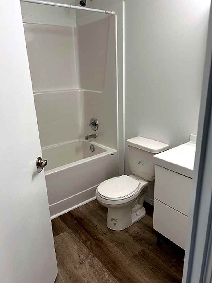 SF236 | 1 MONTH FREE | Spacious 3 Bedroom Basement Suite – Highlands - Photo 6 of 43