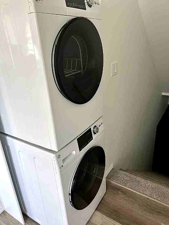 SF236 | 1 MONTH FREE | Spacious 3 Bedroom Basement Suite – Highlands - Photo 4 of 43