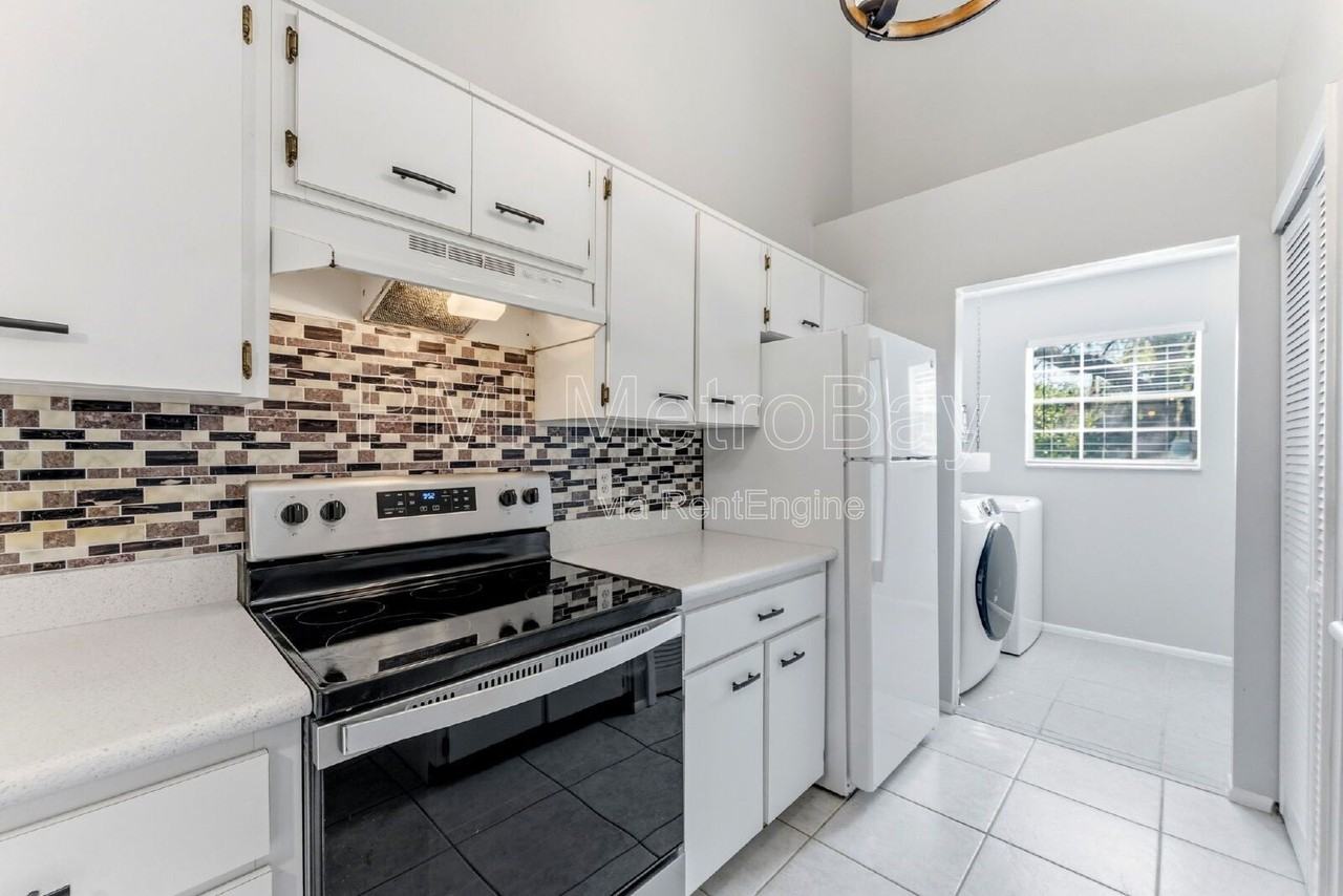 11830 Skylake Pl #12 - Photo 3 of 40