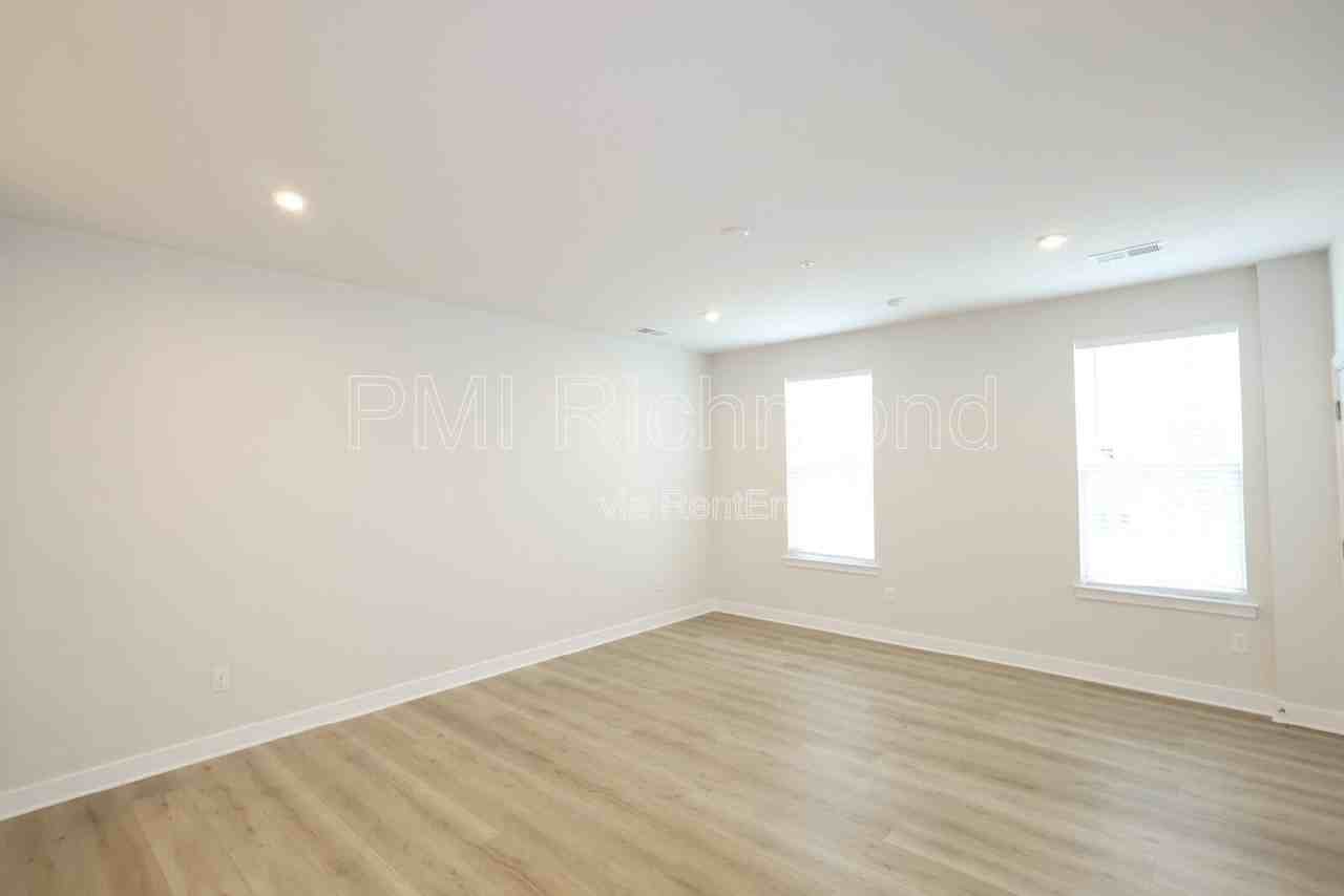 2854 Calgary Ln - Photo 4 of 25