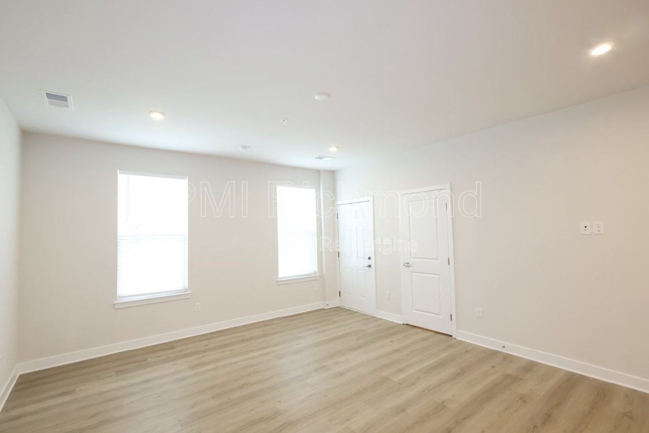 2854 Calgary Ln - Photo 5 of 25