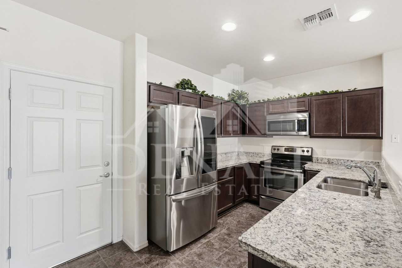 4162 N Thurston Ln #100 - Photo 7 of 36
