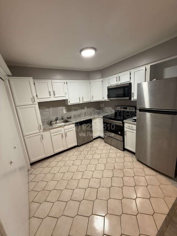 420 Russell Ave - Photo 3 of 10