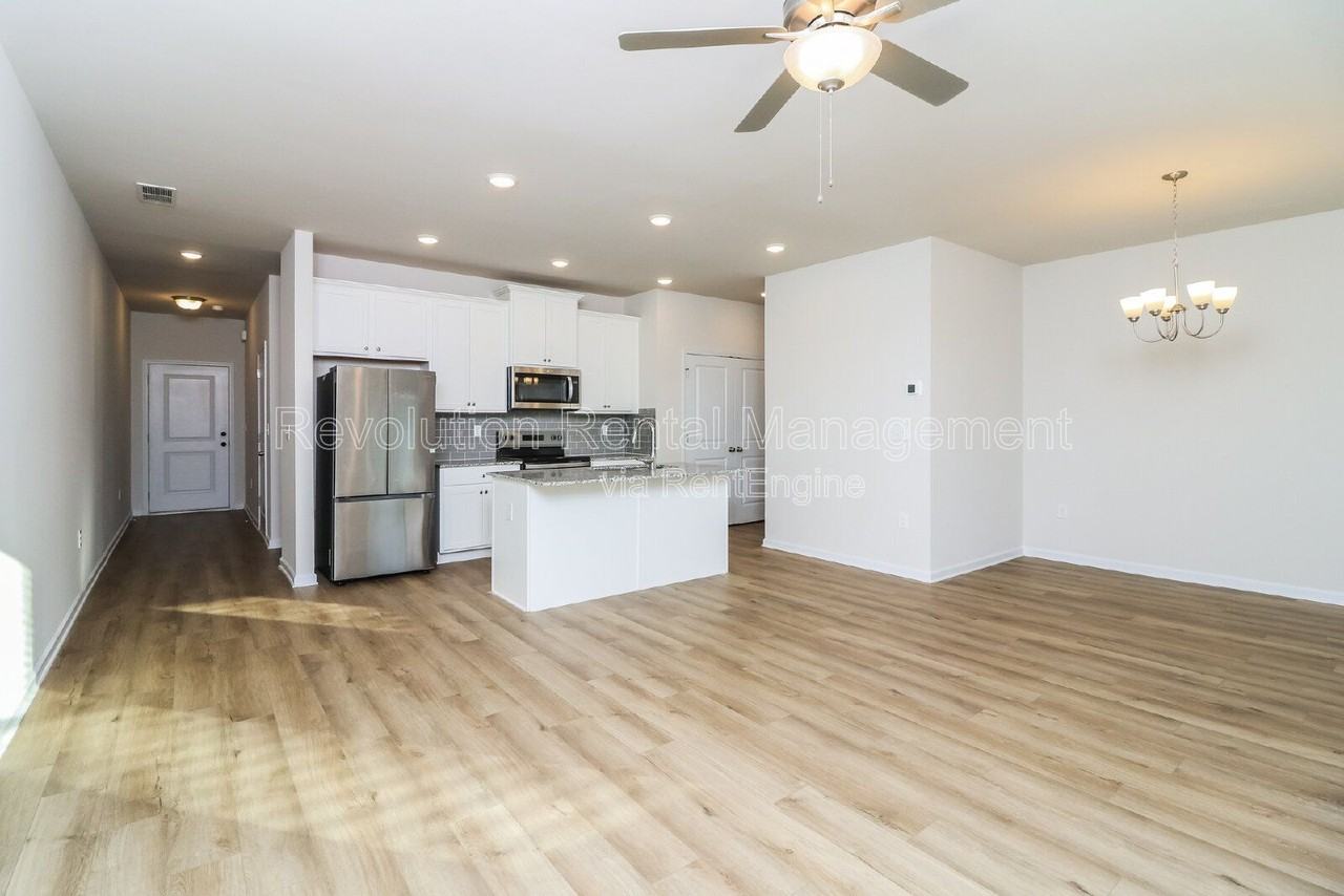 1002 Merritt Dr #2 - Photo 5 of 34