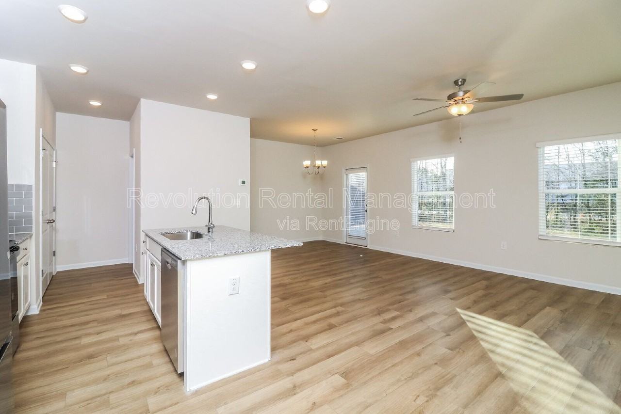 1002 Merritt Dr #2 - Photo 6 of 34
