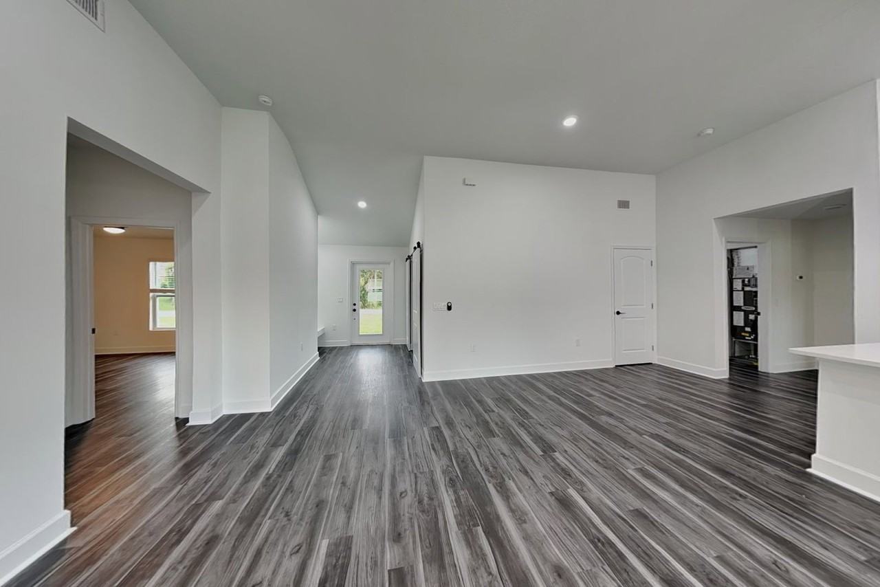 5071 Rosette Rd - Photo 3 of 17