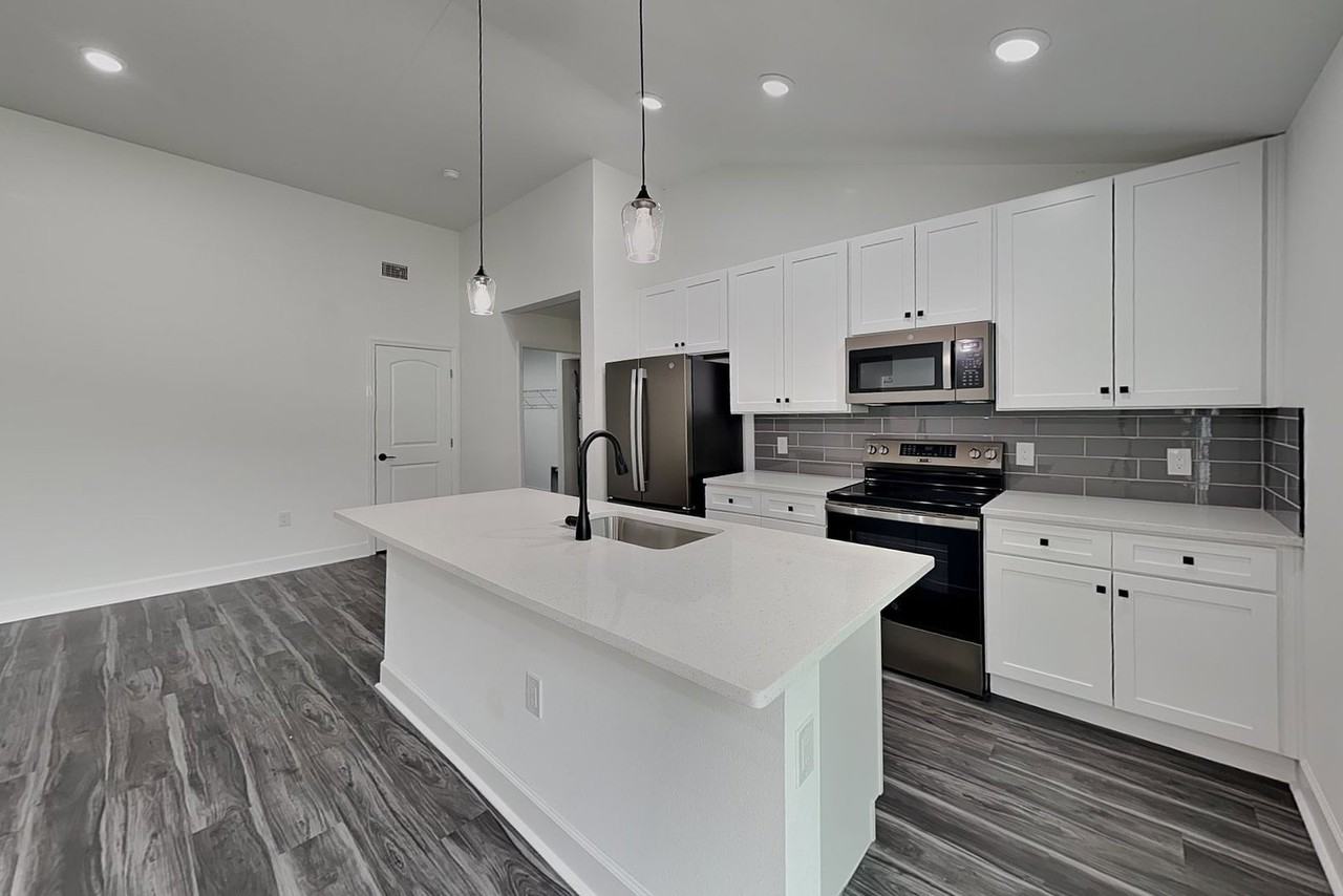 5071 Rosette Rd - Photo 4 of 17