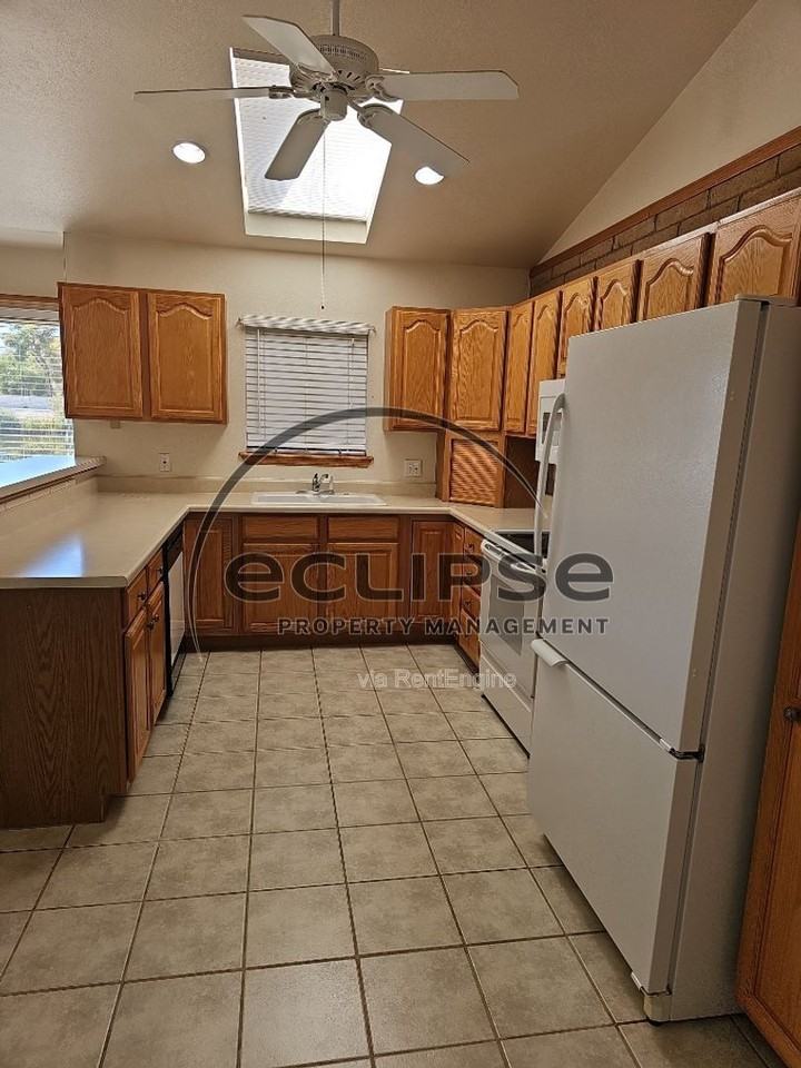 15 Sunnybrook Pl #J - Photo 4 of 20