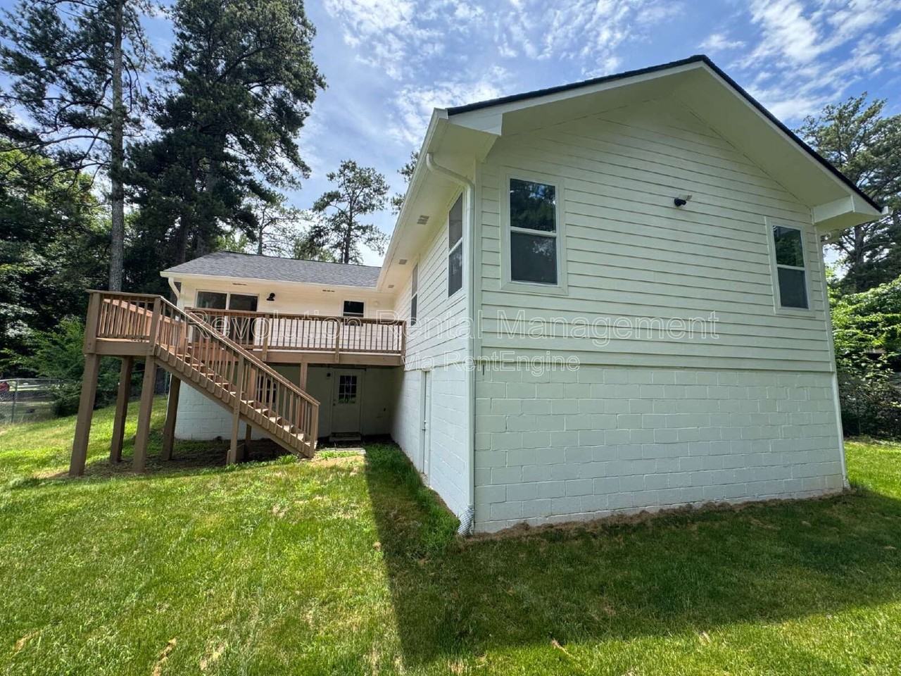 32 Hillcrest Dr Se - Photo 2 of 15