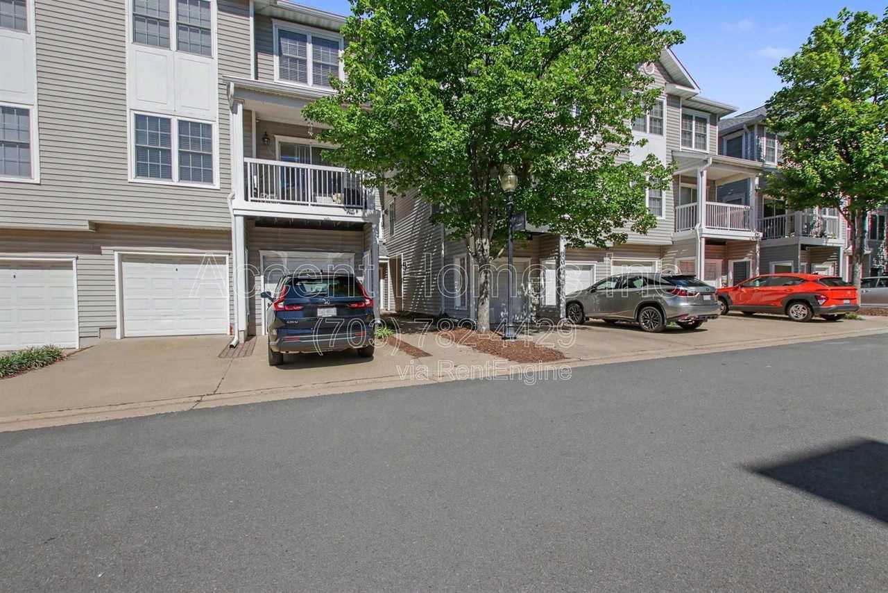 4564 Superior Sq #4564