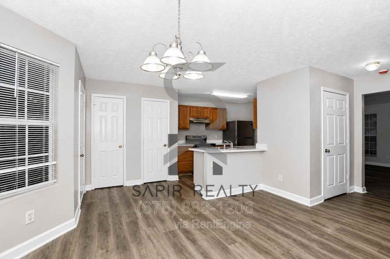 5791 Strathmoor Manor Cir - Photo 5 of 16