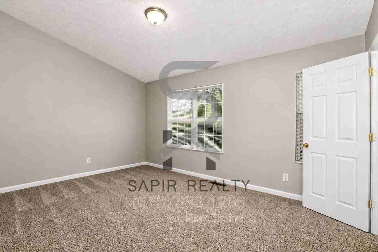 5791 Strathmoor Manor Cir - Photo 7 of 16