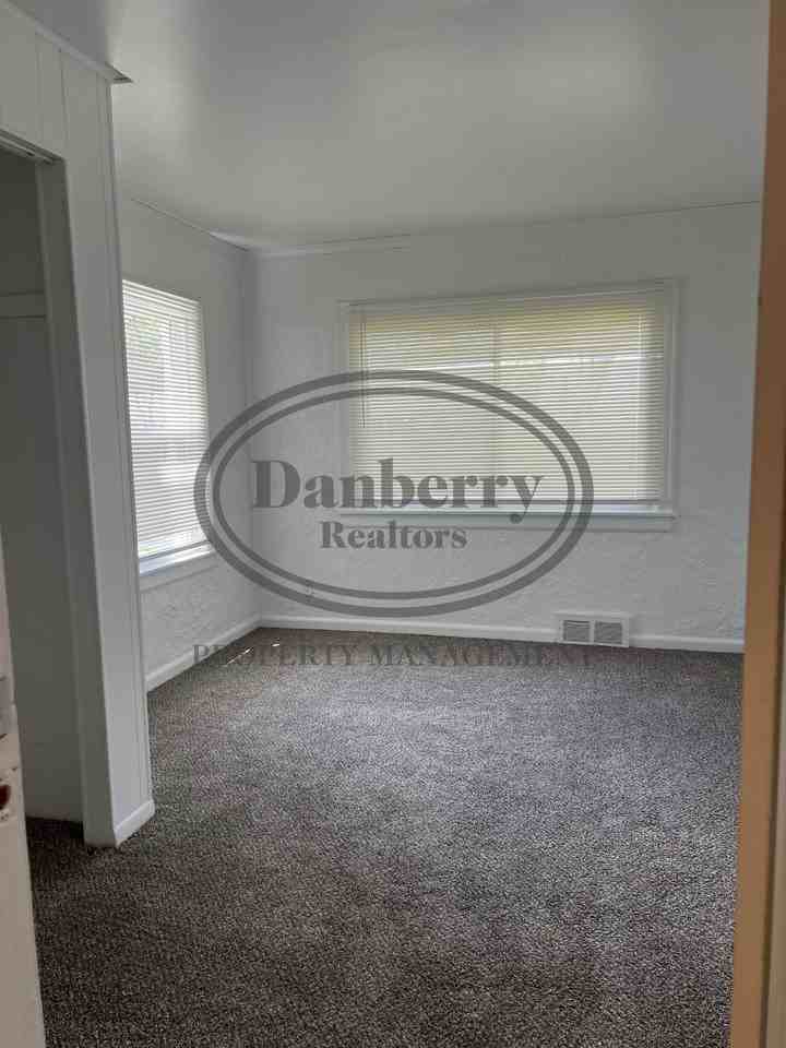 1909 Kensington Rd #1 - Photo 5 of 8