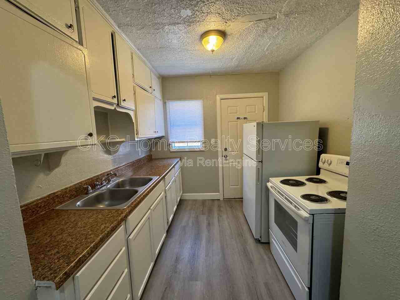 2820 Nw 23rd St - Photo 7 of 15