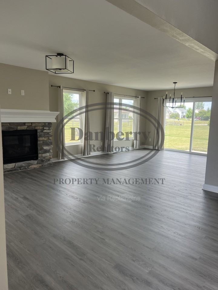 8914 Red Hawk Ct - Photo 2 of 15