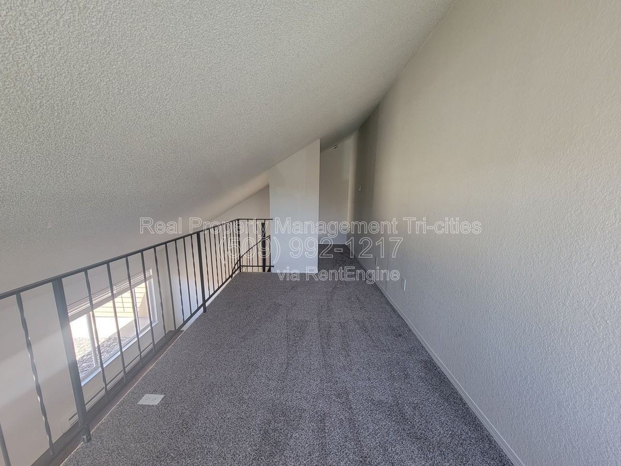 1025 W Entiat Ave #C9 - Photo 6 of 7
