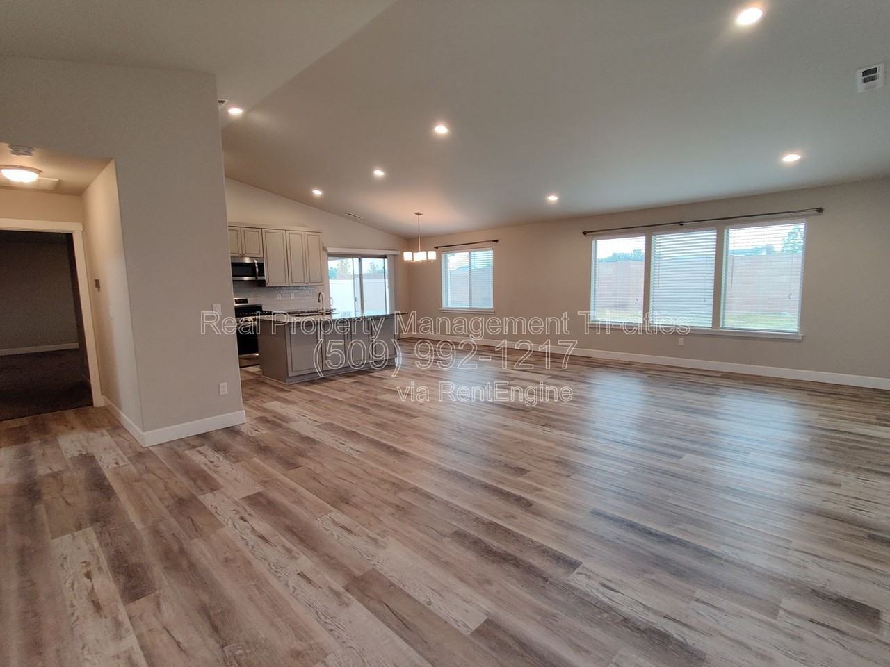 8209 Coldwater Dr - Photo 3 of 13