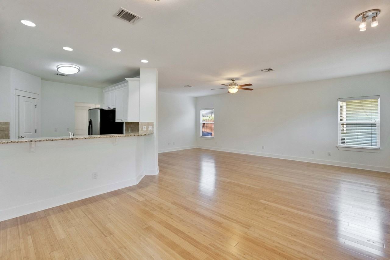 2902 E 13th St - Photo 5 of 50