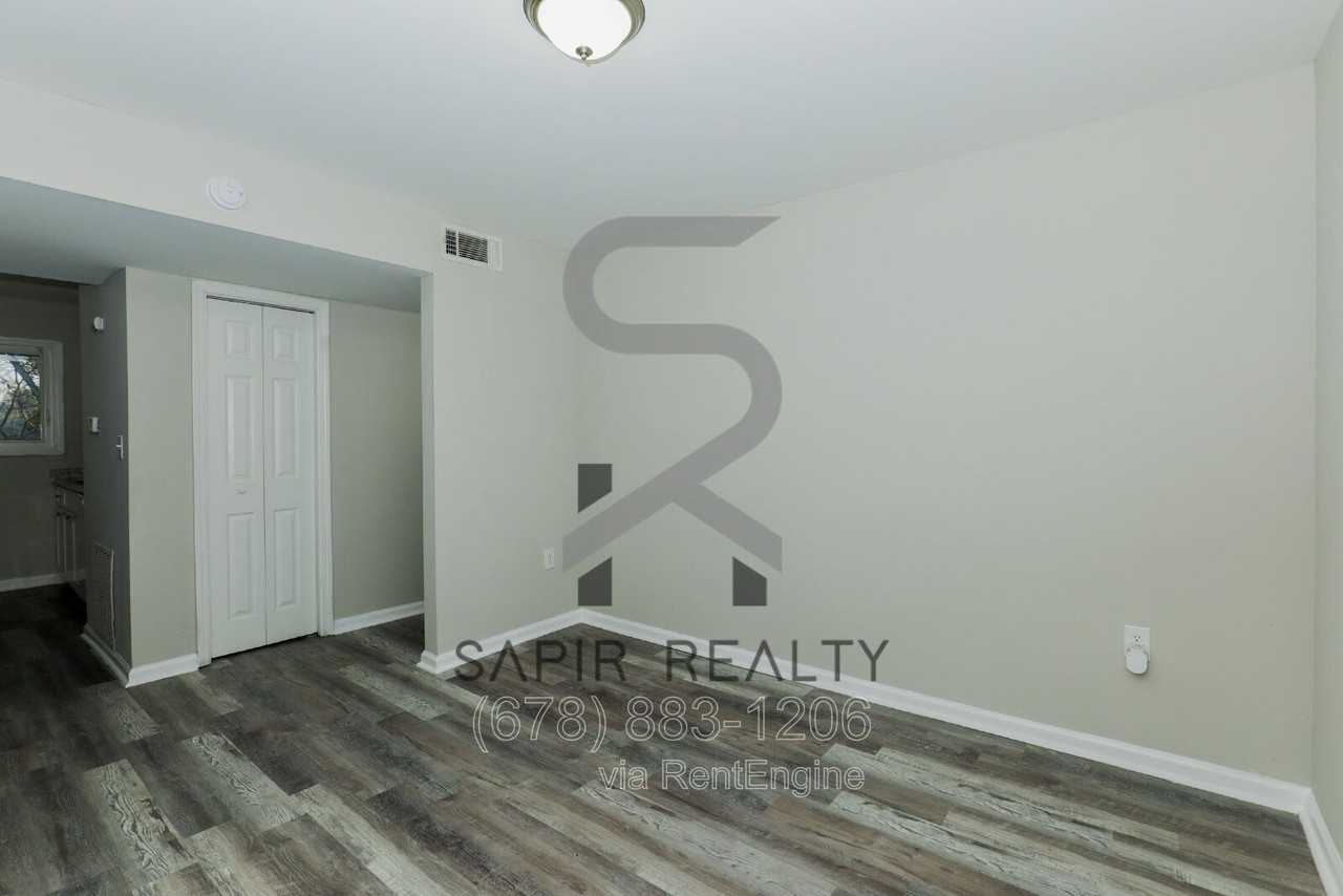 166 Anderson Ave Nw #B04 - Photo 3 of 12