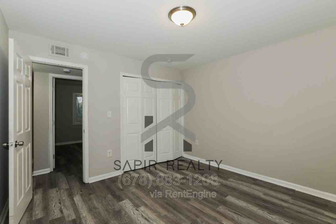 166 Anderson Ave Nw #B04 - Photo 4 of 12