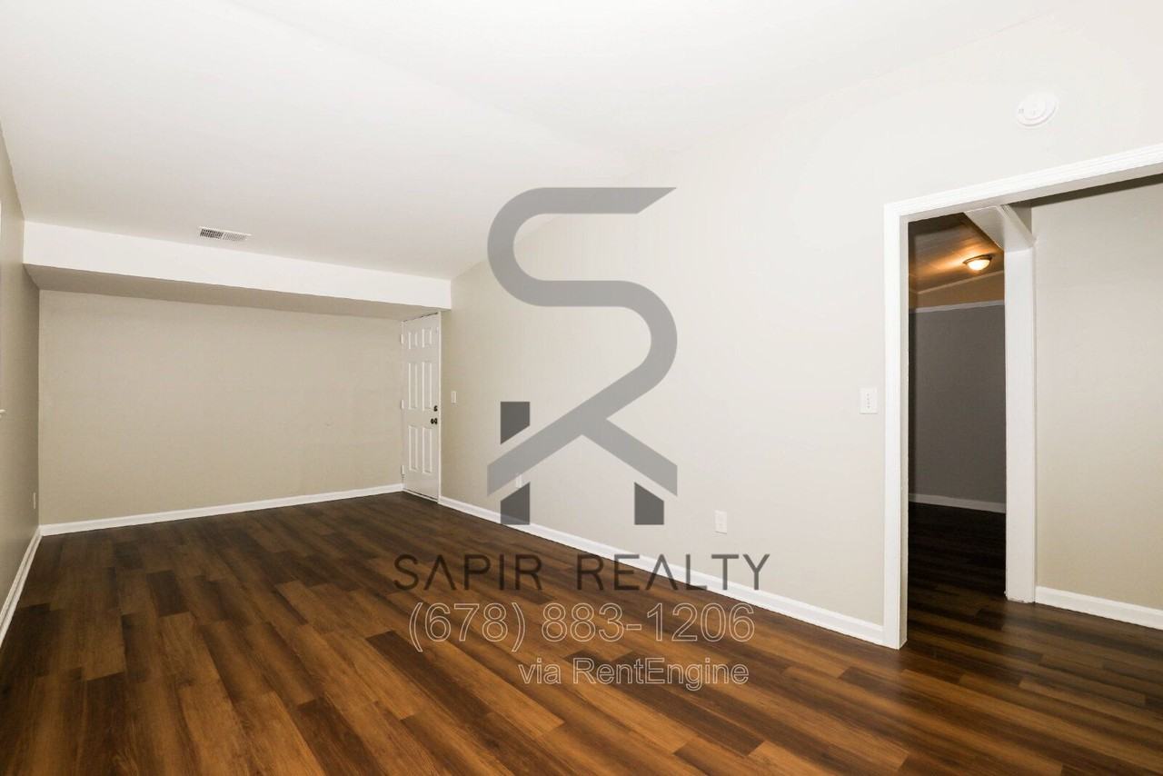 1055 Pine St Ne - Photo 3 of 16