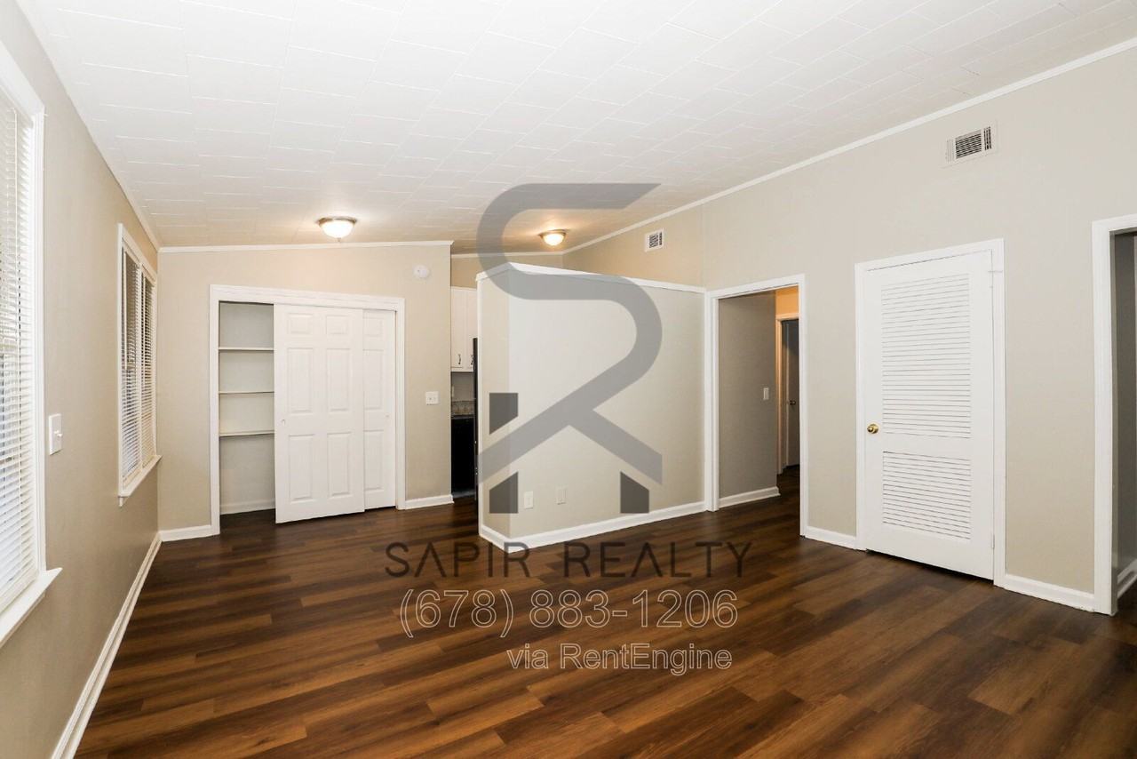 1055 Pine St Ne - Photo 4 of 16