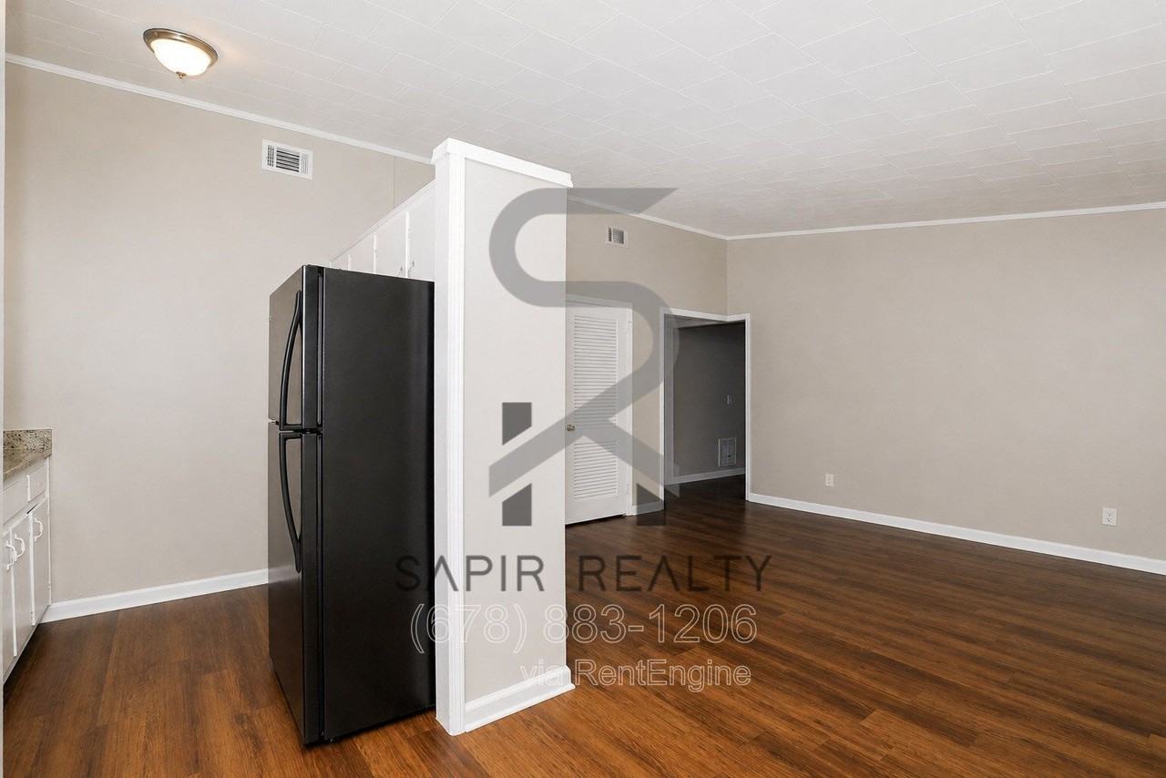 1055 Pine St Ne - Photo 5 of 16