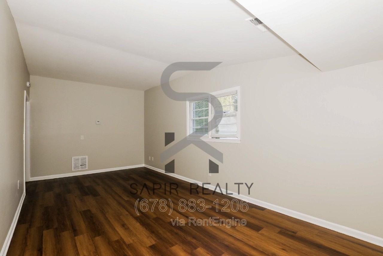1055 Pine St Ne - Photo 7 of 16