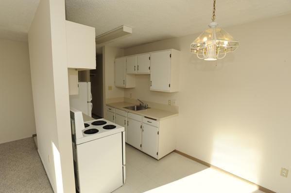 1601 23 Avenue S.W. - Photo 3 of 11