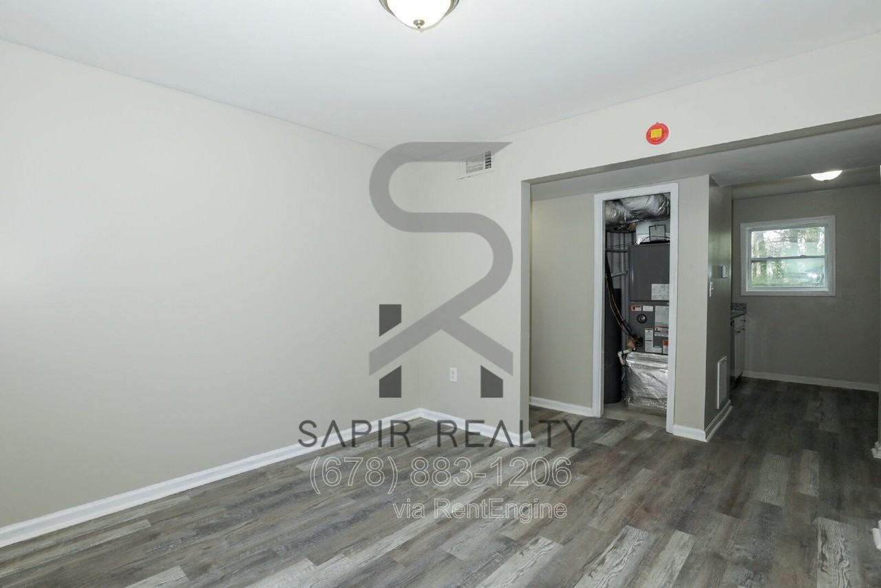 166 Anderson Ave Nw #B18 - Photo 4 of 12