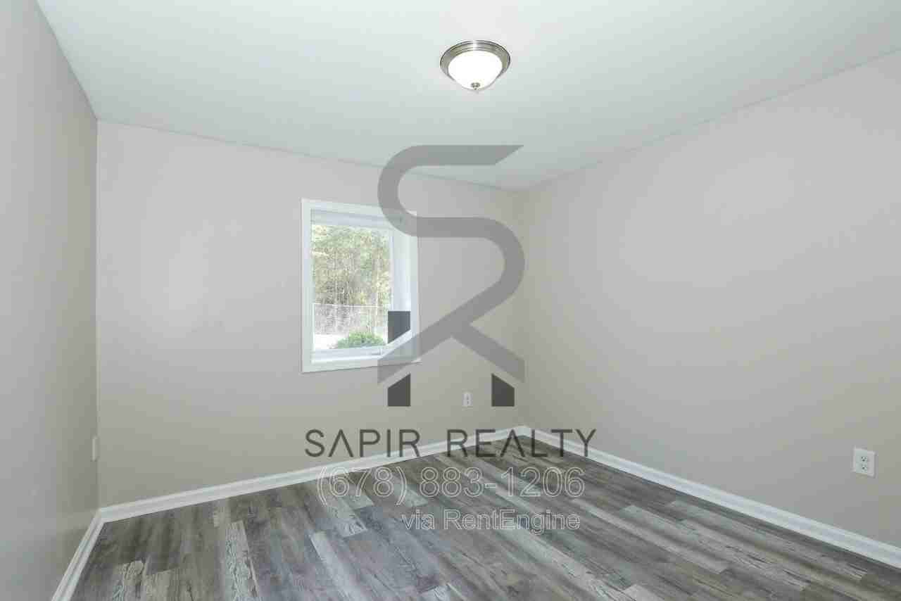 166 Anderson Ave Nw #B18 - Photo 6 of 12