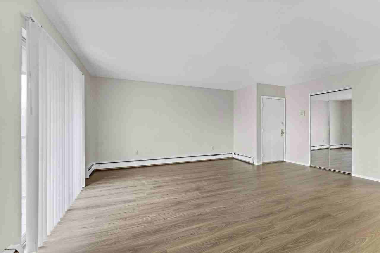 23700 W Warren St #7225 - Photo 3 of 5