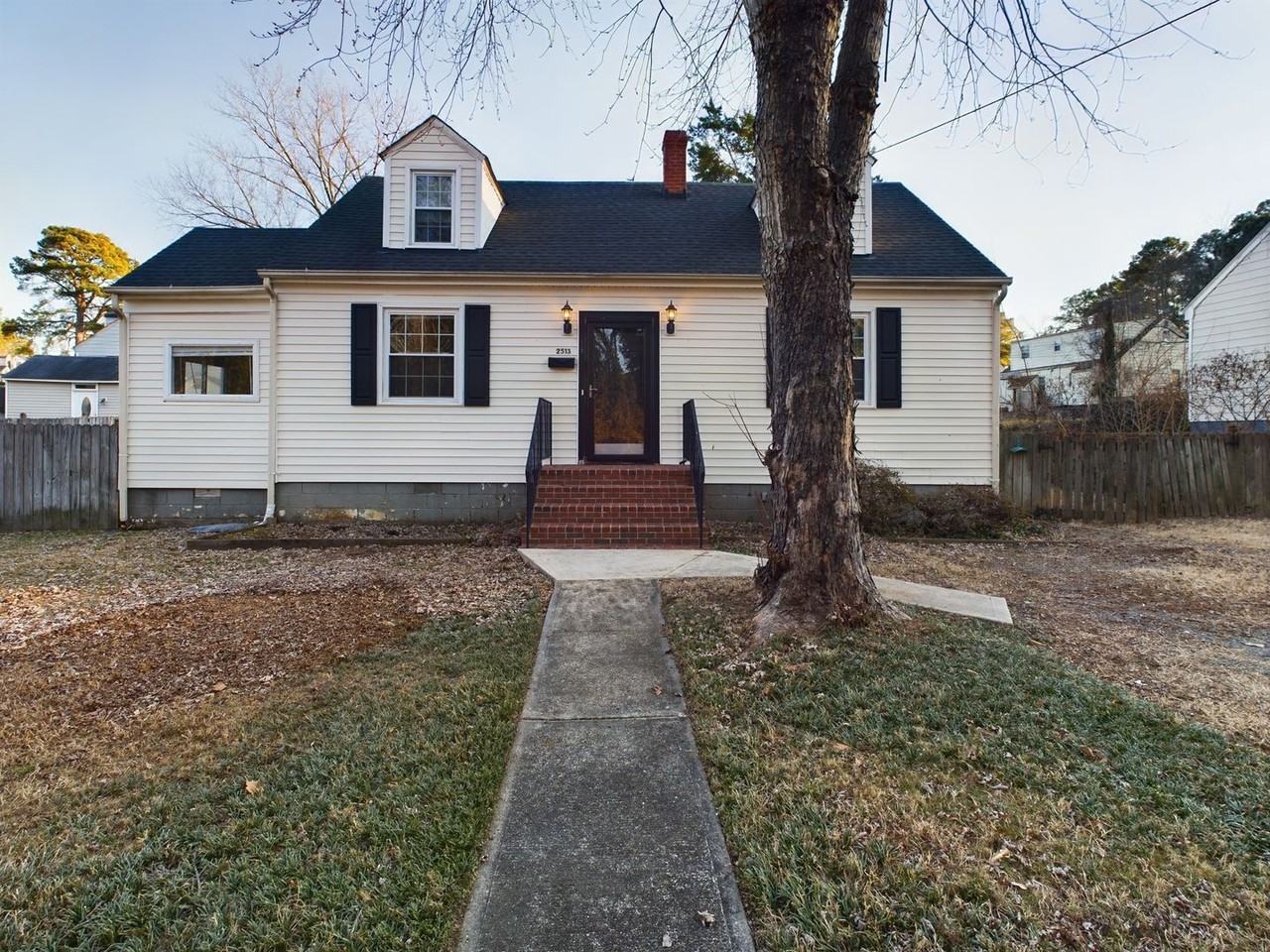 2513 Libbie Ave - Photo 2 of 36