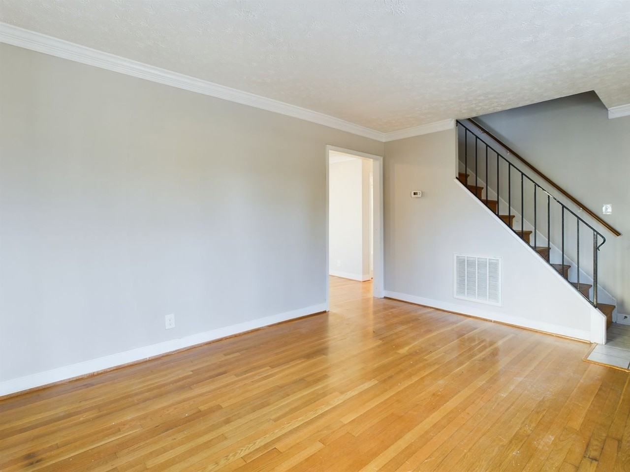 2513 Libbie Ave - Photo 4 of 36