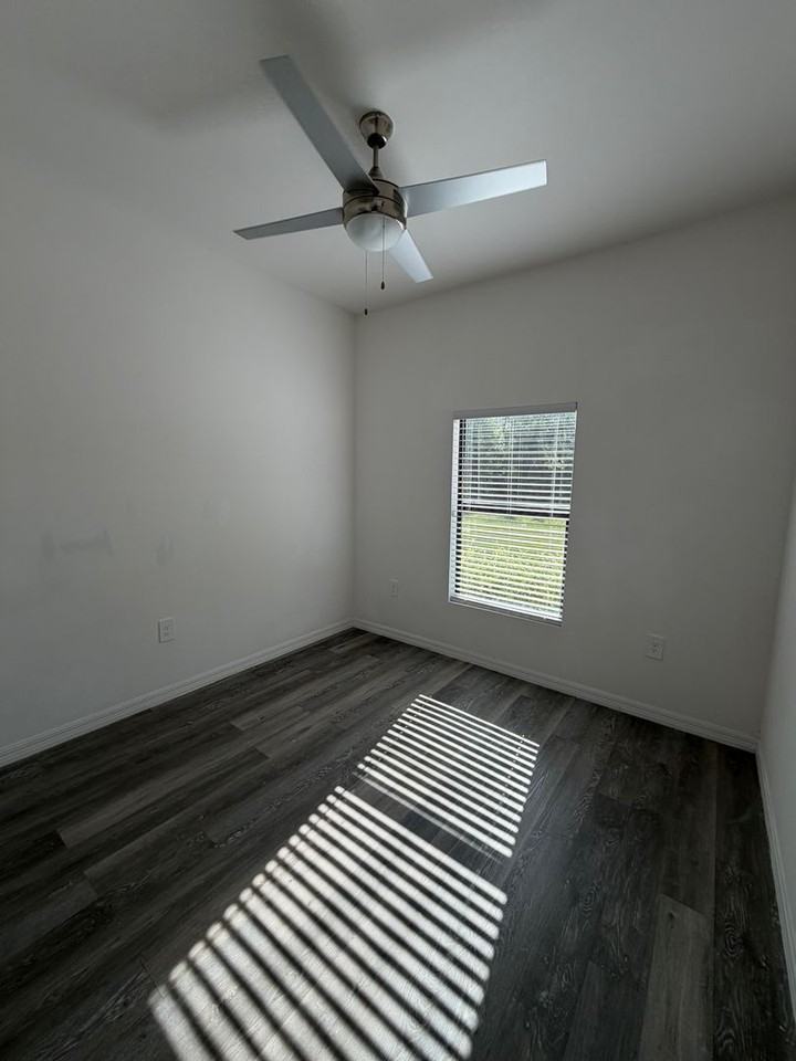 1095 Highlands Rd - Photo 2 of 15