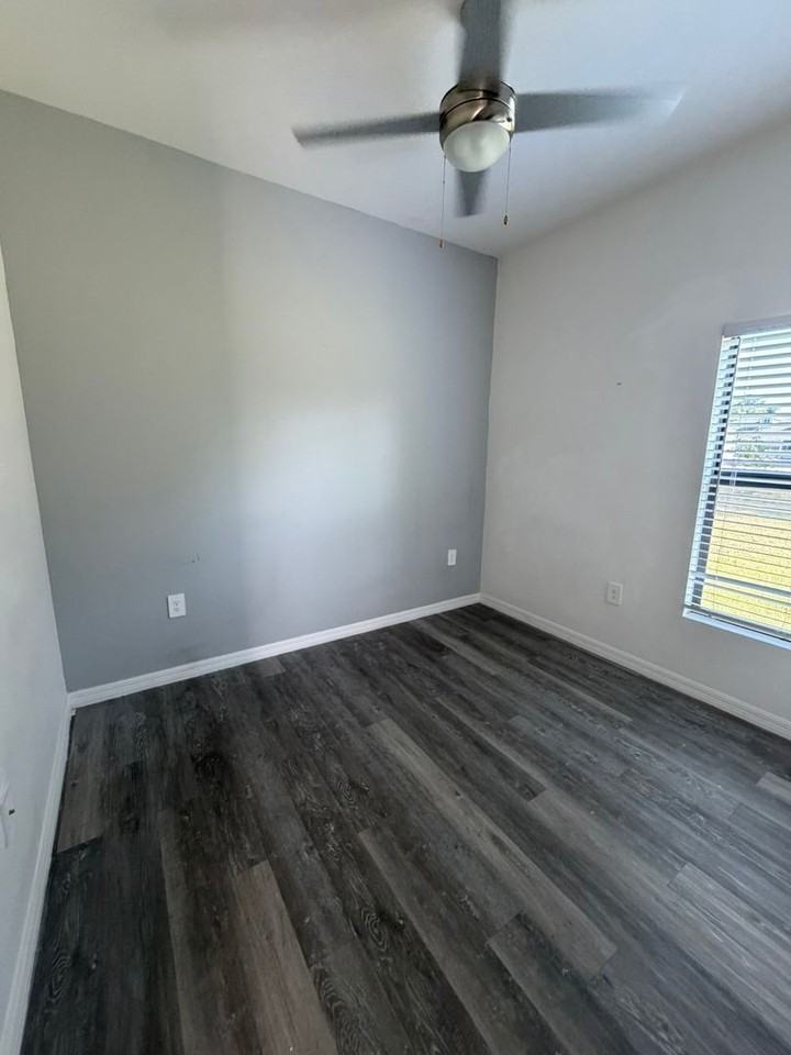 1095 Highlands Rd - Photo 4 of 15