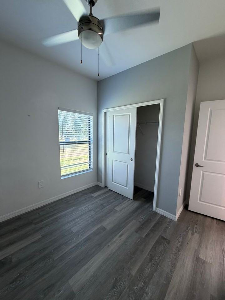 1095 Highlands Rd - Photo 5 of 15
