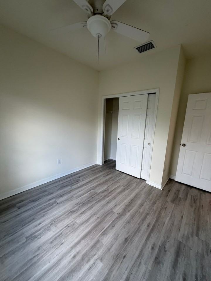 1060 San Cristobal Ave - Photo 4 of 27