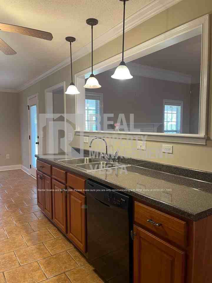 106 Galloway St - Photo 4 of 19