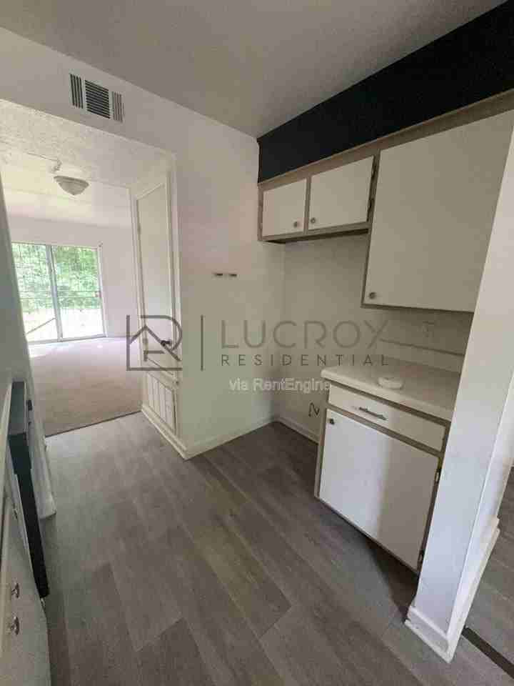 2136 East Dr - Photo 2 of 12
