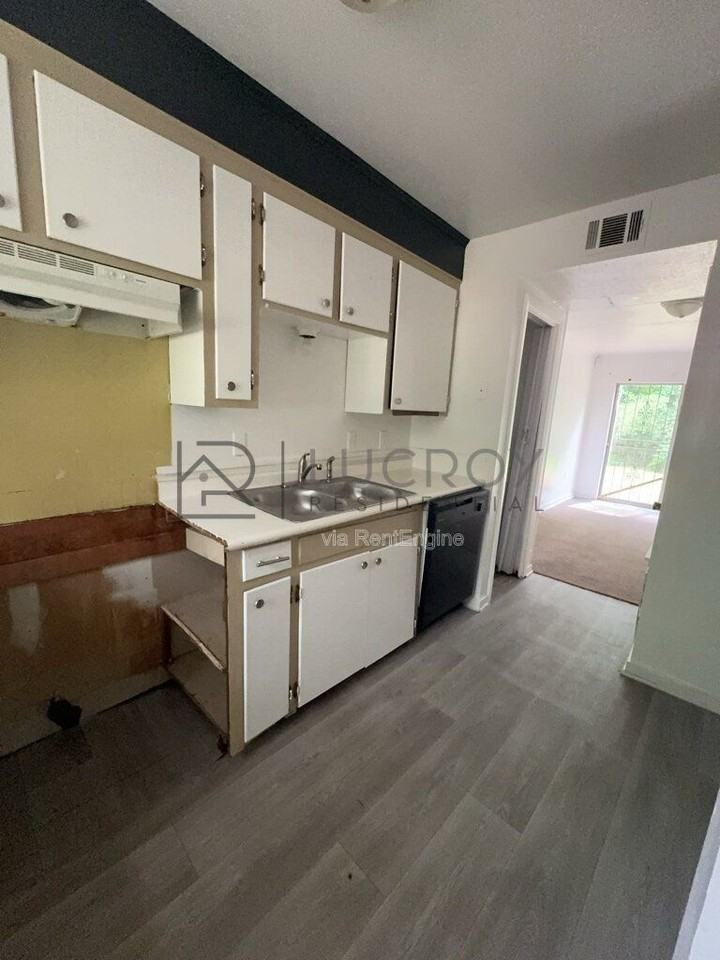 2136 East Dr - Photo 3 of 12