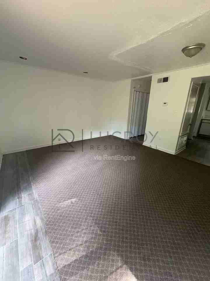 2136 East Dr - Photo 5 of 12