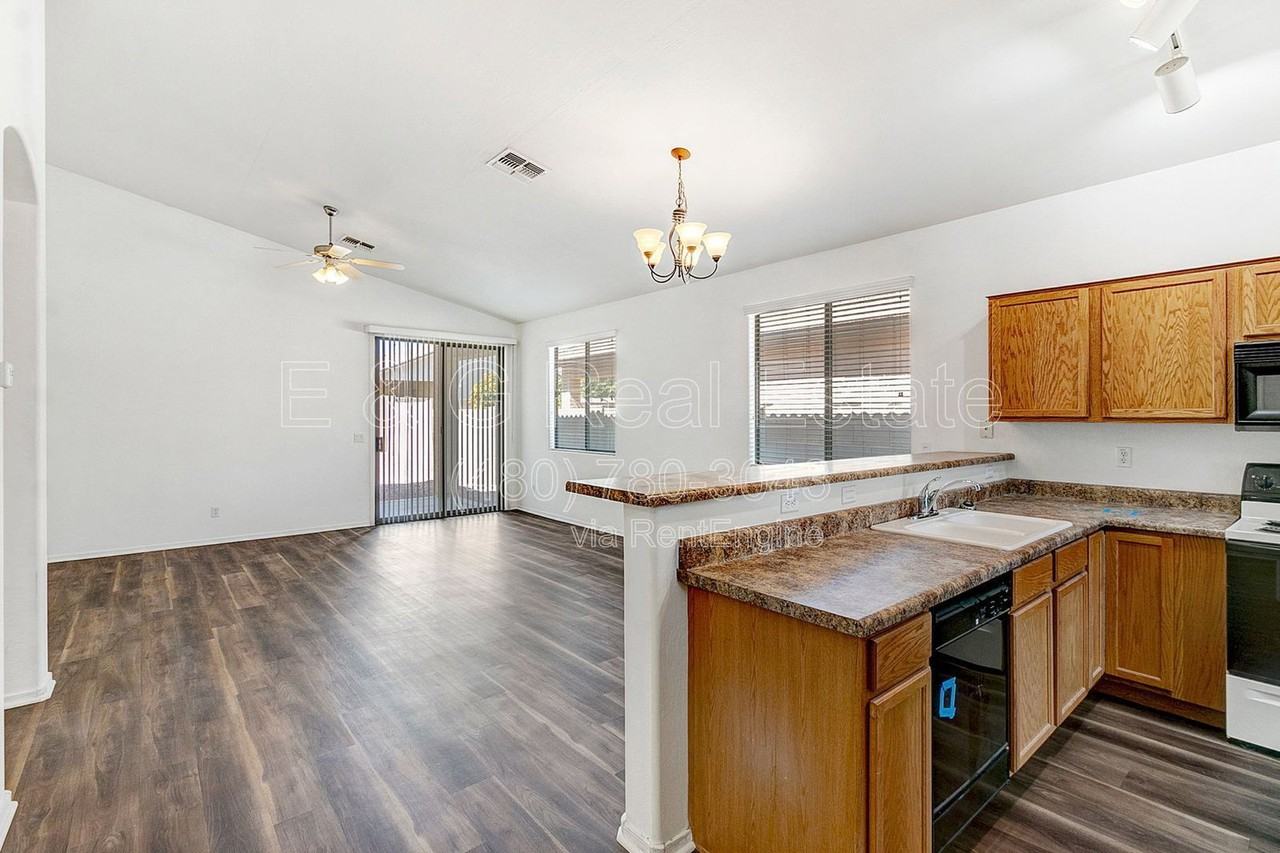 17228 W Elm St - Photo 3 of 30